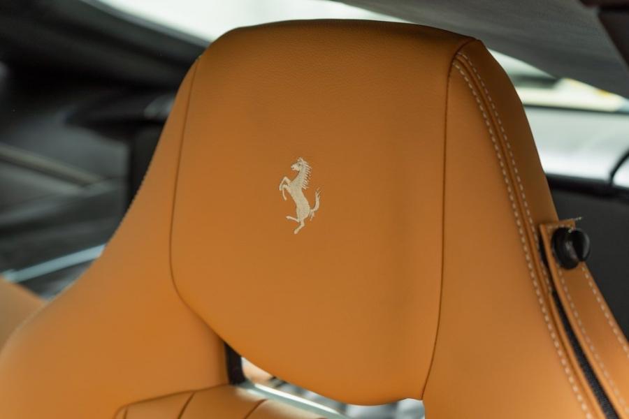 Детали интерьера Ferrari F12berlinetta 70th Anniversary 2017 года  (фото 41 из 47)